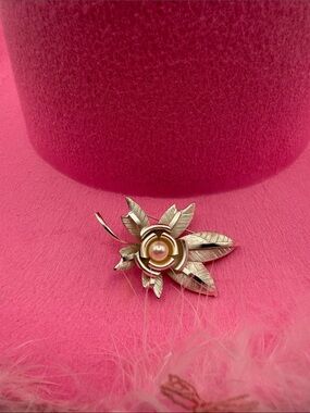 #101 VTG Natural Akoya Pearl Brooch & Obi Clip
flower motif GSILVER stamp
